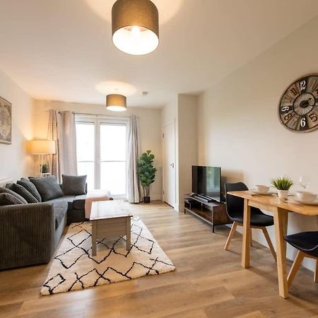 Fantastic 1 Bed Apartment In Crawley ภายนอก รูปภาพ