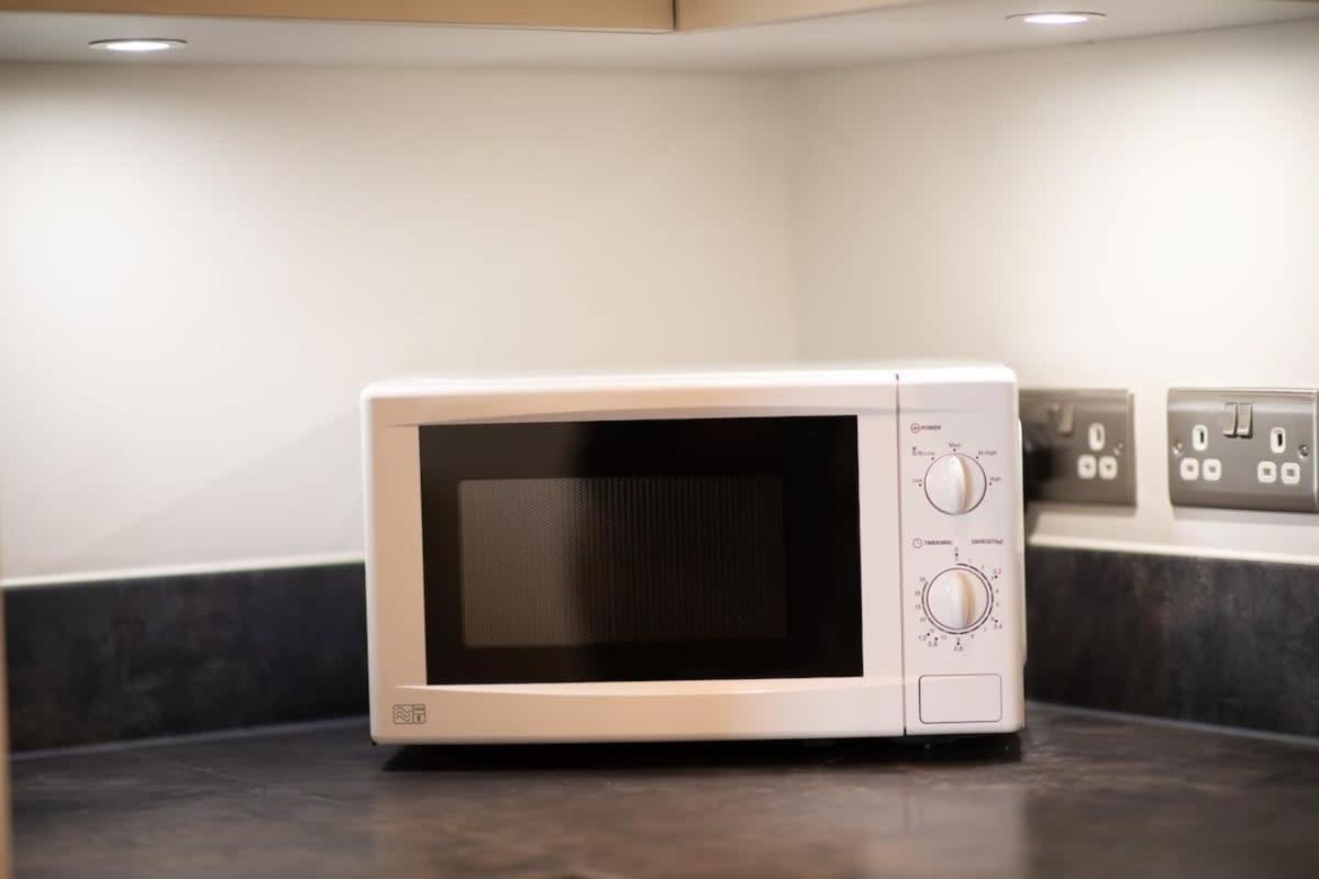 Fantastic 1 Bed Apartment In Crawley ภายนอก รูปภาพ