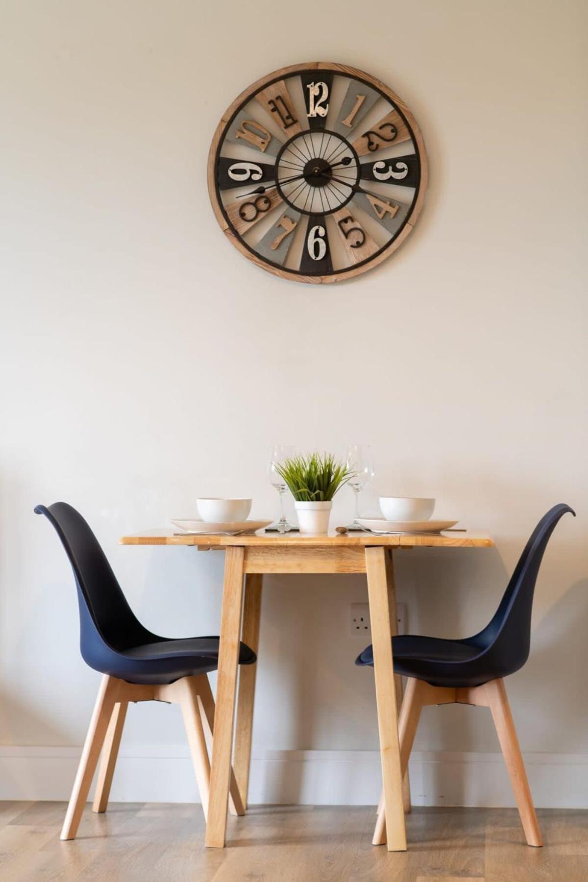 Fantastic 1 Bed Apartment In Crawley ภายนอก รูปภาพ